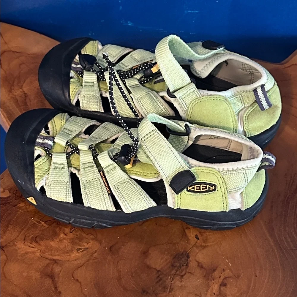 Youth Keen Newport New H2 Green Waterproof Hiking Sandals Size 3 EU 35